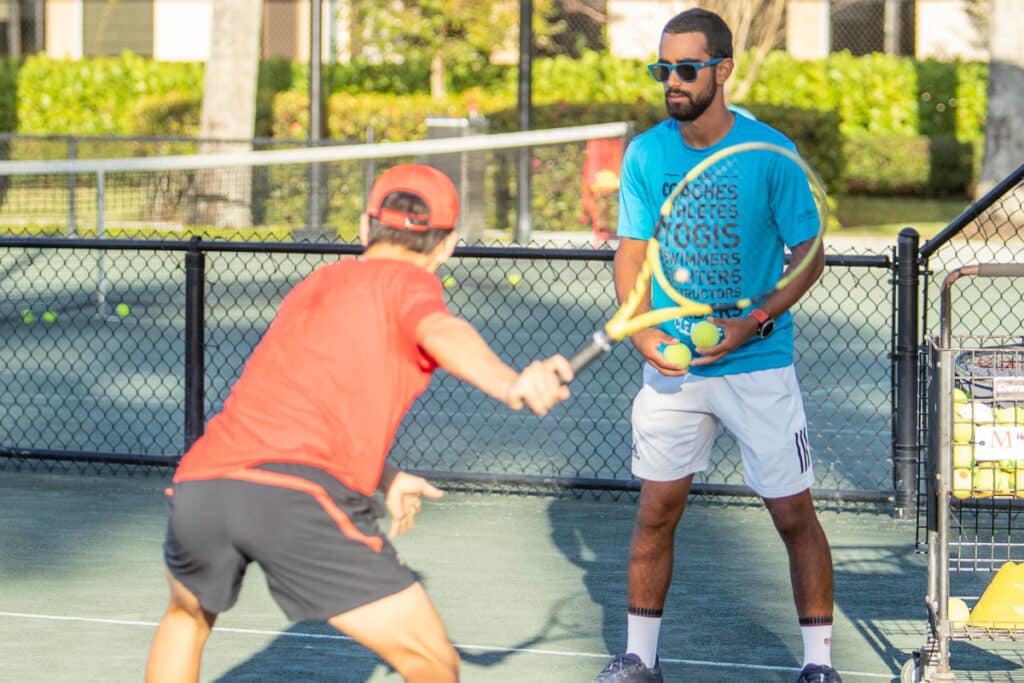 Leçons de tennis privées et programmes pour les jeunes au Midtown Athletic Club
