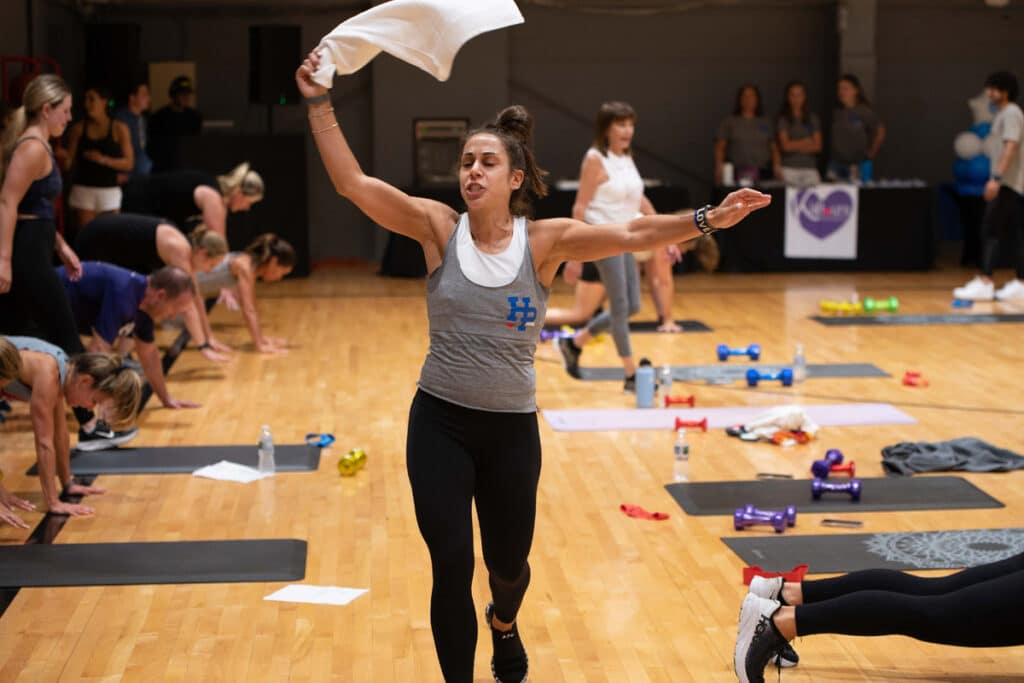 Cours d'entraînement en groupe pour des événements caritatifs